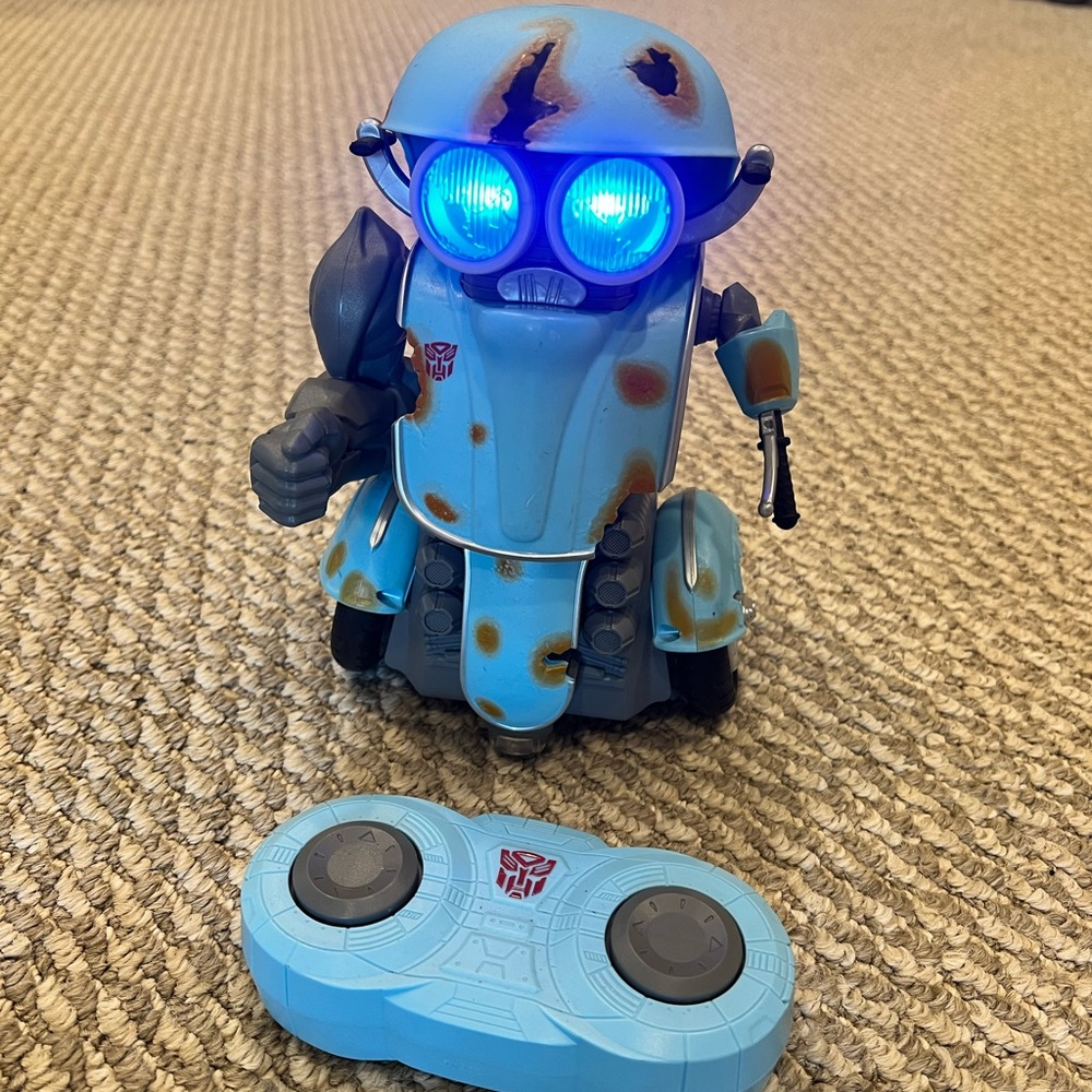 Remote control transformer bumblebee